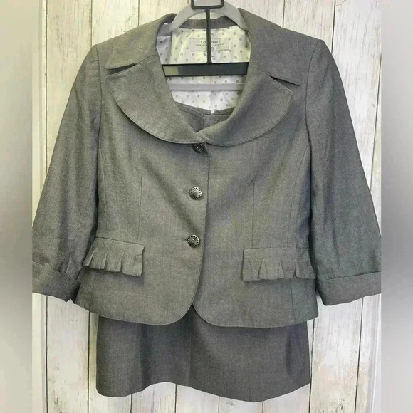 Tahari Gray two piece skirt suit size 8p - Picture 1 of 15